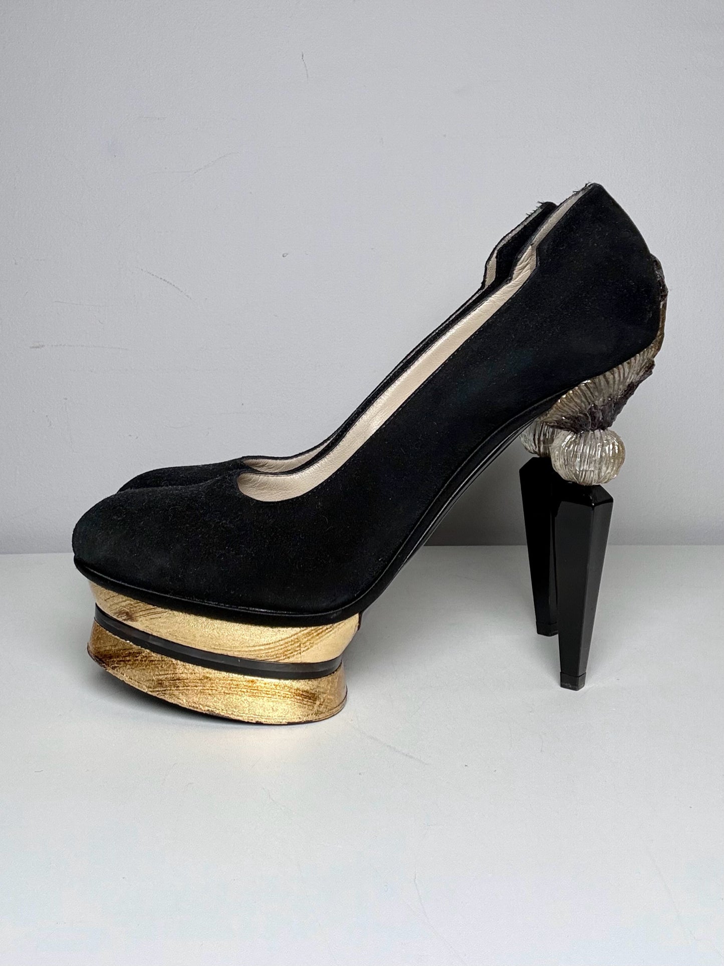 W Shoe Size 40 (10, US) Gianfranco Ferre Black Suede Vintage Heels