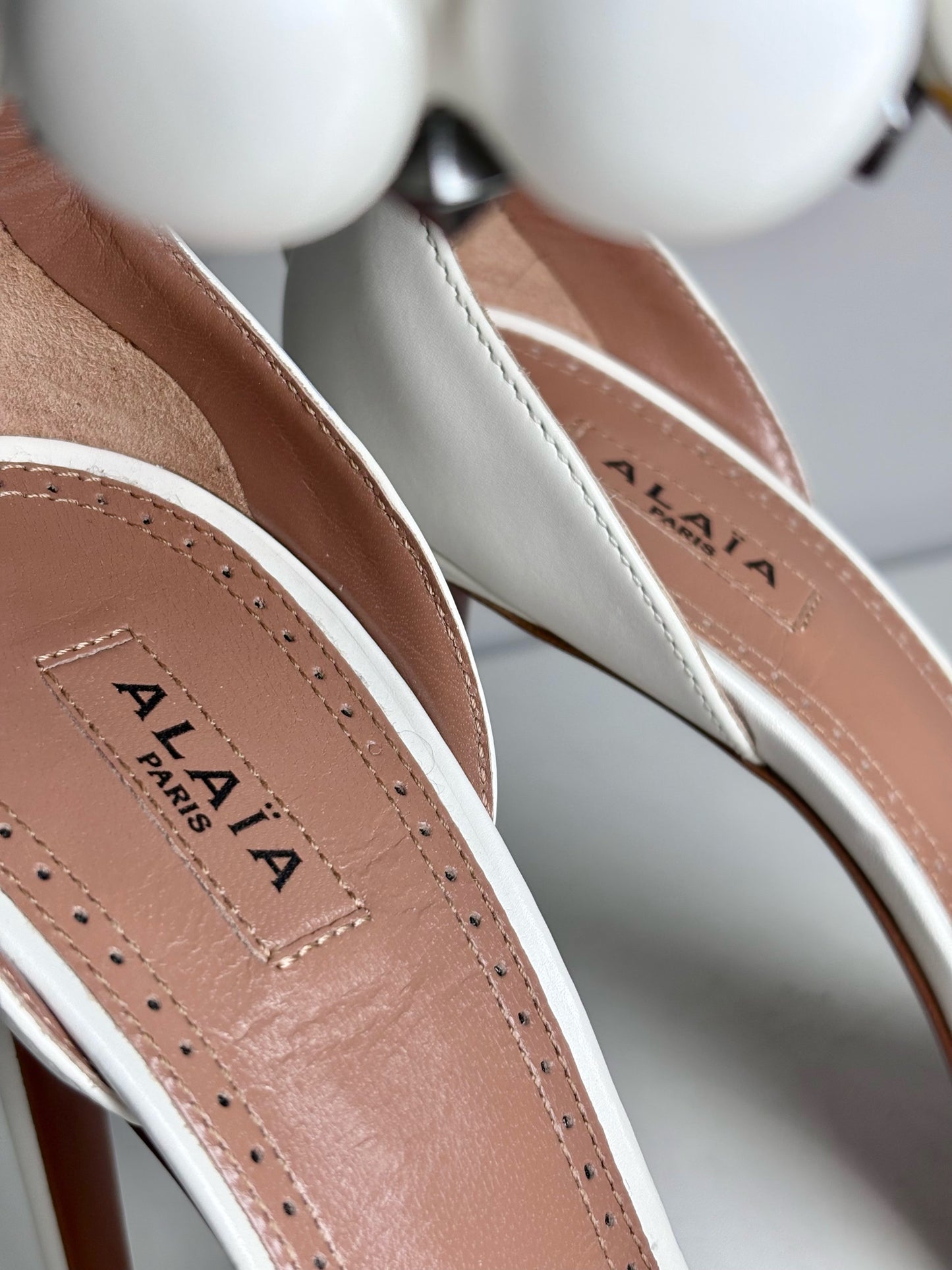 W Shoe Size 38 (8 US) Alaia La Bombe White Leather Women's Pre-owned Heels