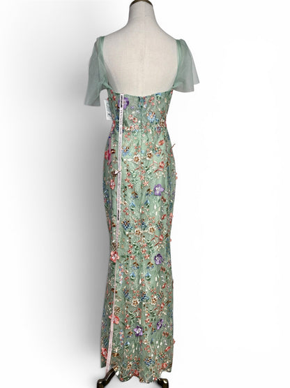 Women Size 8 MacDuggal Green Floral Women's NWT, Pre-owned Gown
