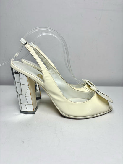 Women Shoe Size 7.5 B Salvatore Ferragamo Off-White Patent Leather Pre-Owned Slingback Heels
