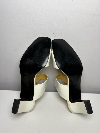 Women's Shoe Size 7.5 Fendi Off-White Patent Leather Vintage Rare Pre-Owned Heeled Sandals