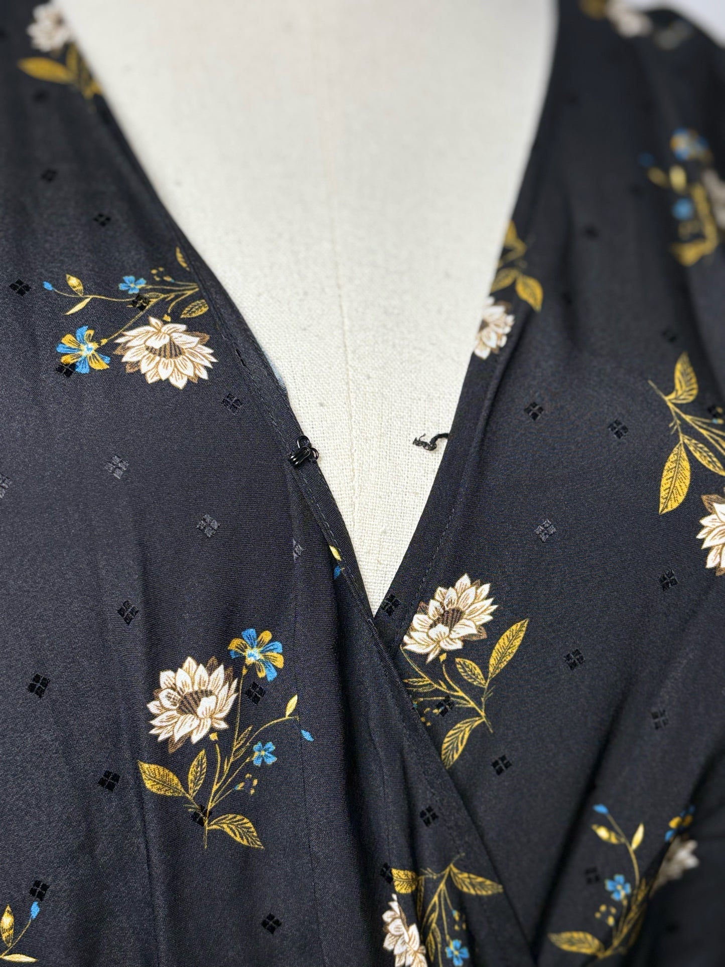 Women Size 10 Veronica Beard Black Floral Midi Silk Blend Dress