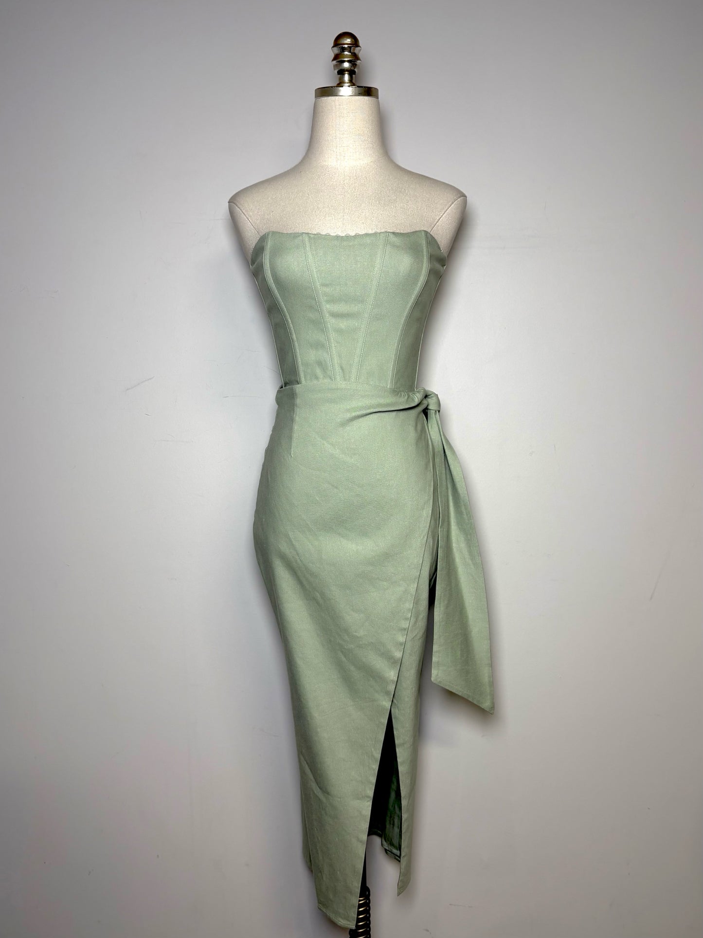 Women Size 2 (S) V. Chapman Liliana Sage Green Linen Blend Midi Dress
