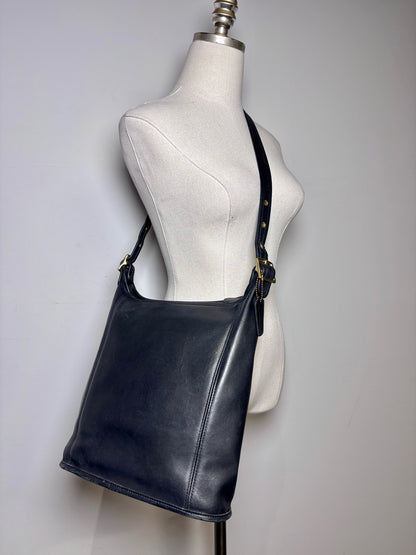 Coach Solid Vintage Leather Pre-owned Black Leather Medium Purse