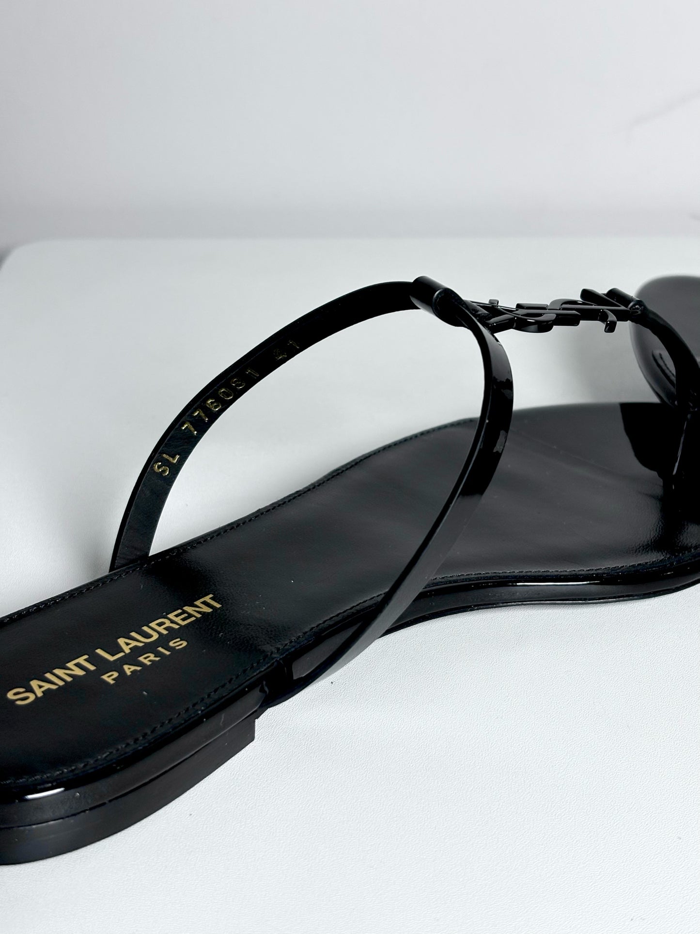 W Shoe Size 41 (11 US) Saint Laurent Black Patent Leather Logo NWT Sandals
