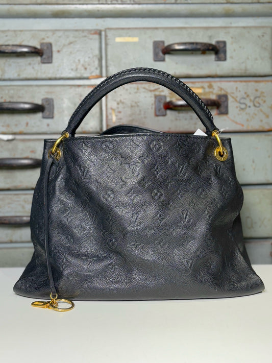 Louis Vuitton Monogram Leather Black Cowhide Large Purse