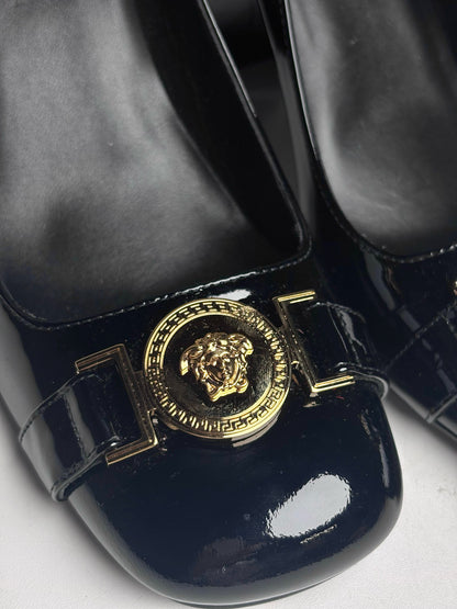 W Shoe Size 38 (8 US) Versace Black Patent Leather Women's Pre-owned Pump