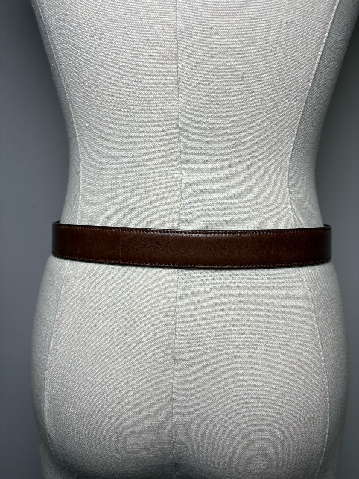 Women's Size 70/28 (XS) Gucci Vintage 1970s/1980s Brown Leather Gold-Tone Logo Buckle Pre-Owned Belt