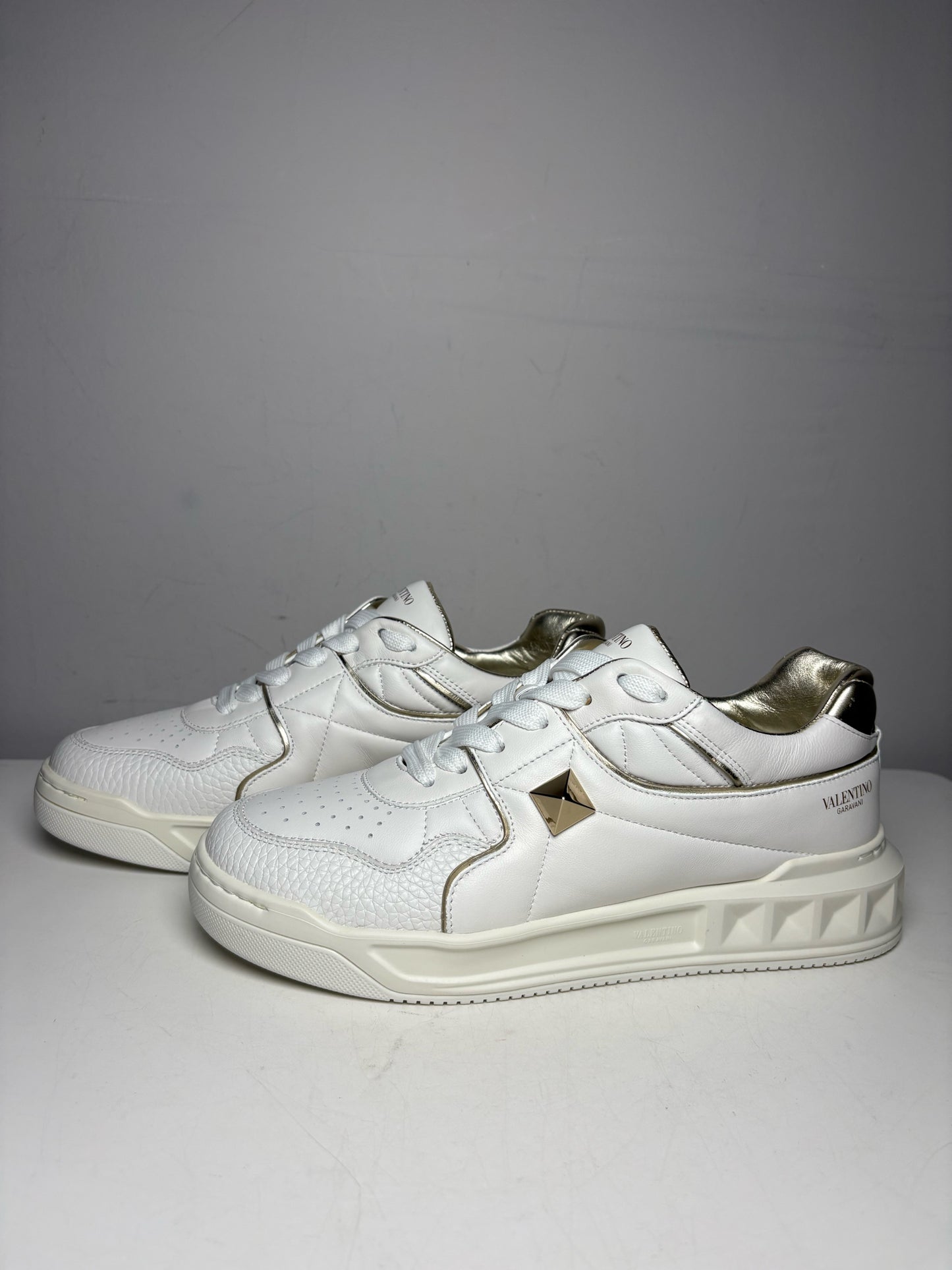 Women's Sz 40 Valentino Garavani One Stud White Platinum Pre-owned Sneakers