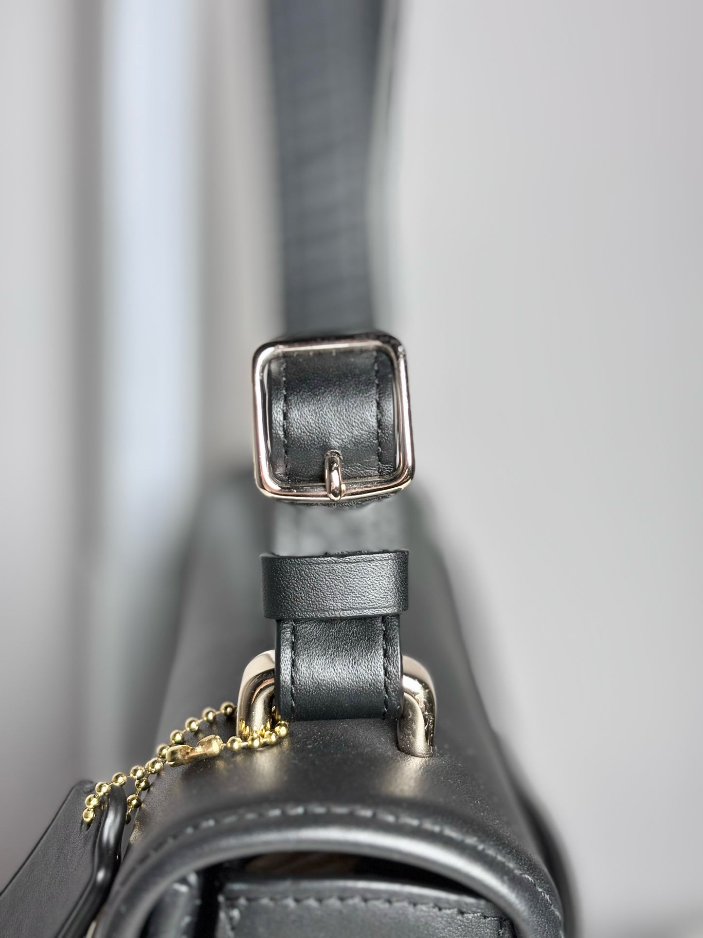 Women's Coach 2016 Page Shoulder Leather Pre-owned Black Bag