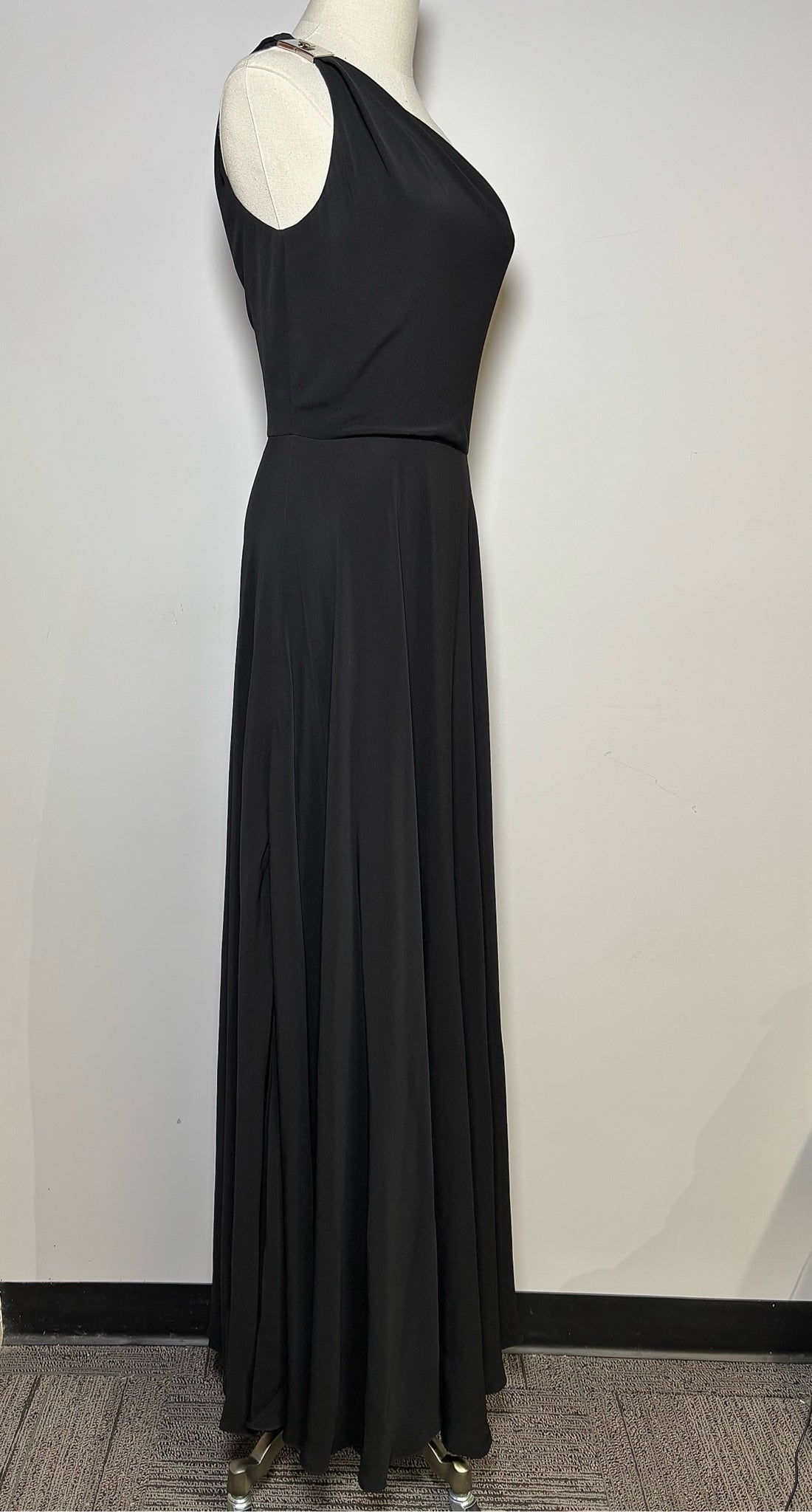 Women Size 4 Ralph Lauren Purple Label Black Solid NWT Gown