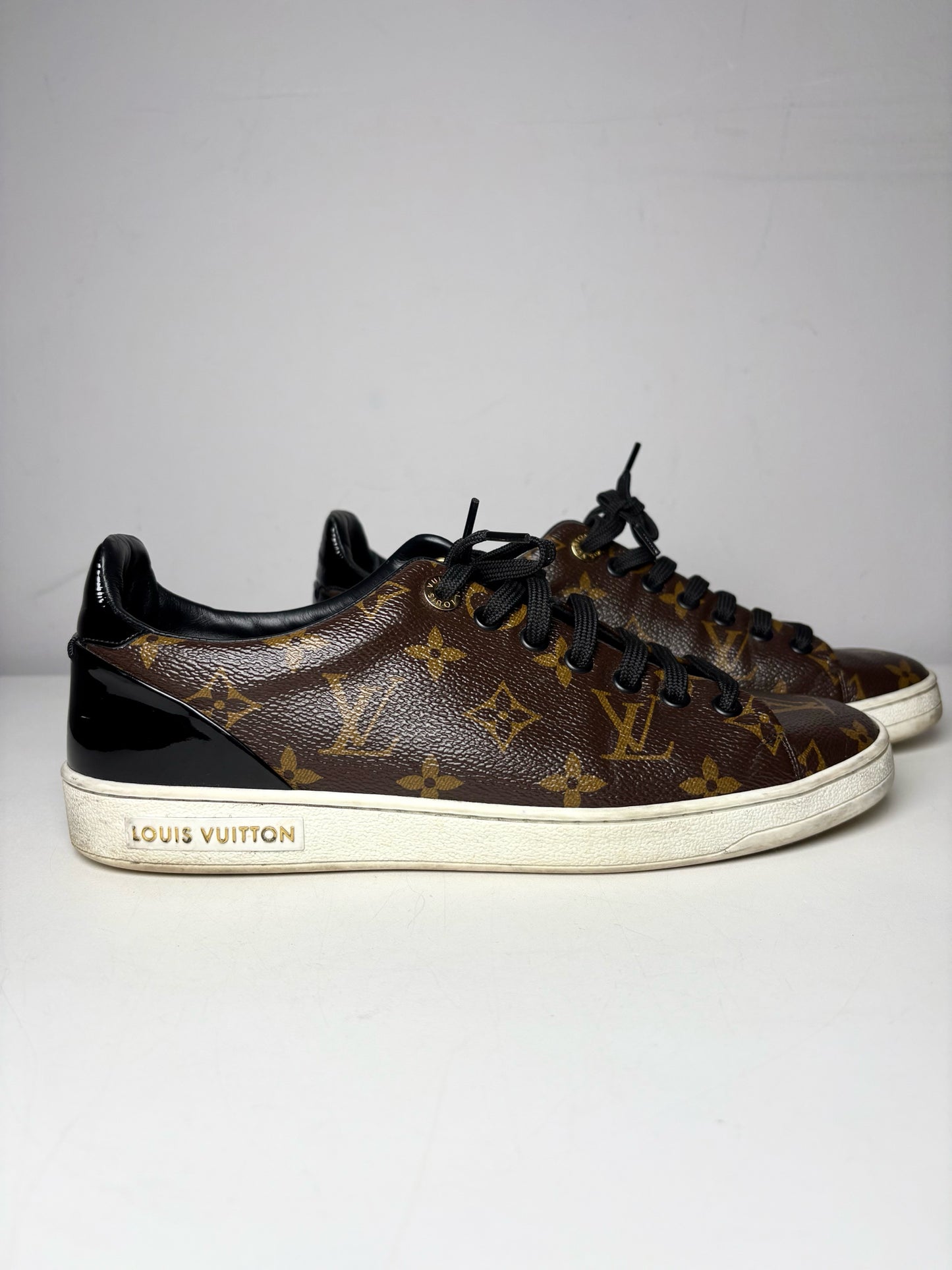 W Shoe Size 39 (8.5 - 9 US) Louis Vuitton Brown, Black Coated Canvas Sneakers