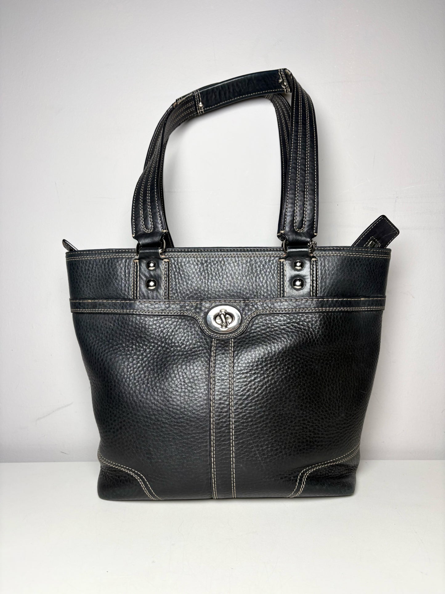 Women's Coach Solid Vintage Leather Pre-owned; Fair Black Leather Medium Purse