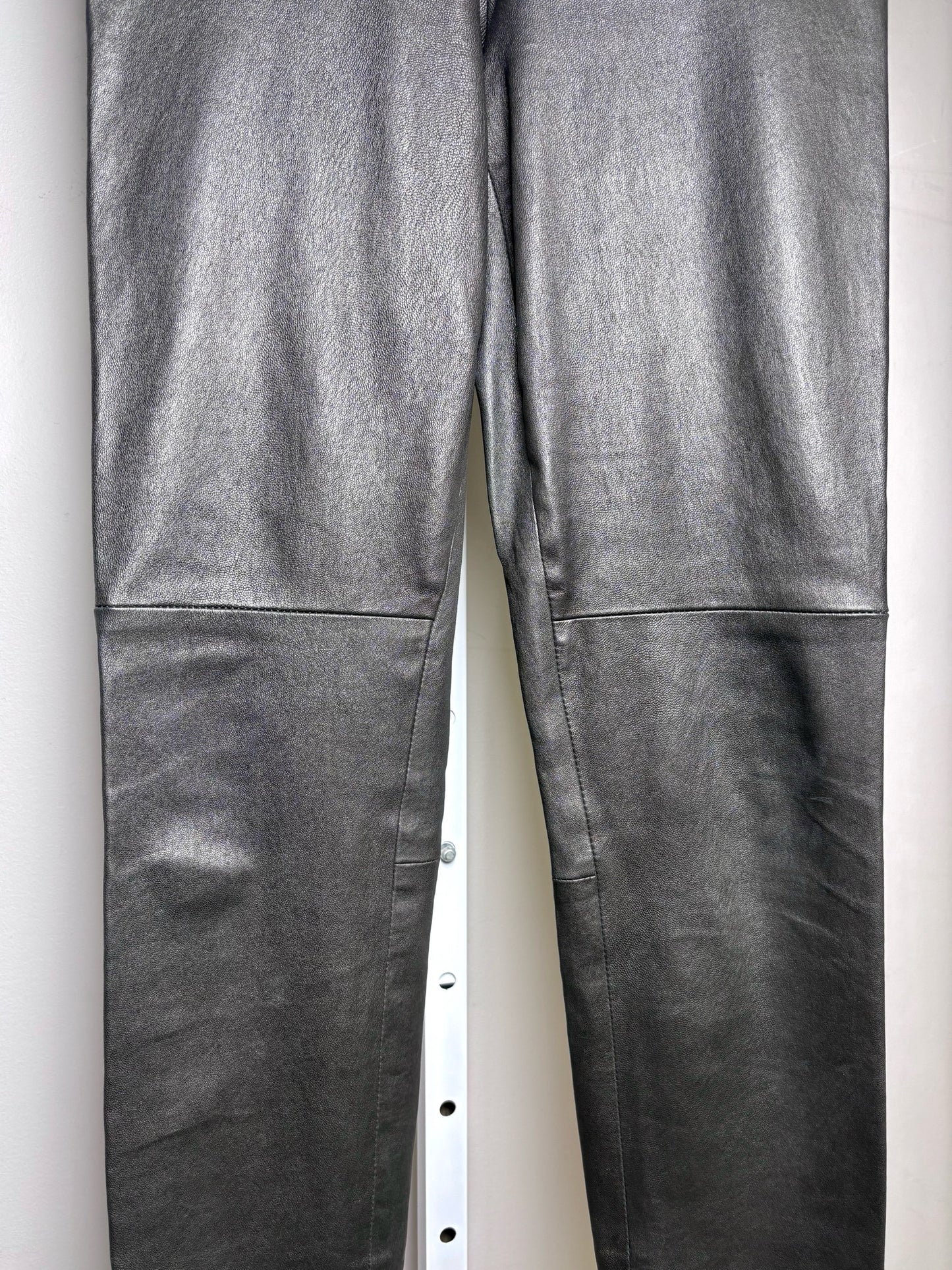 Women Size XS Vince Black Solid Leather Pre-owned Pants
