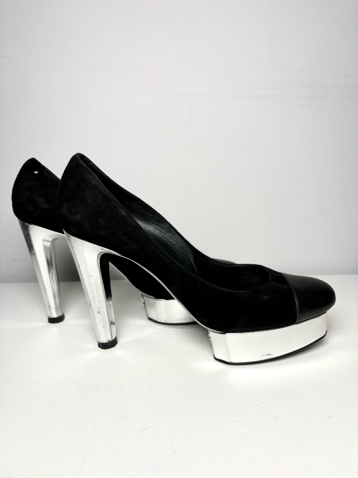 W Shoe Size 41.5 Chanel Black, Silver Leather Suede Pre-owned Heels