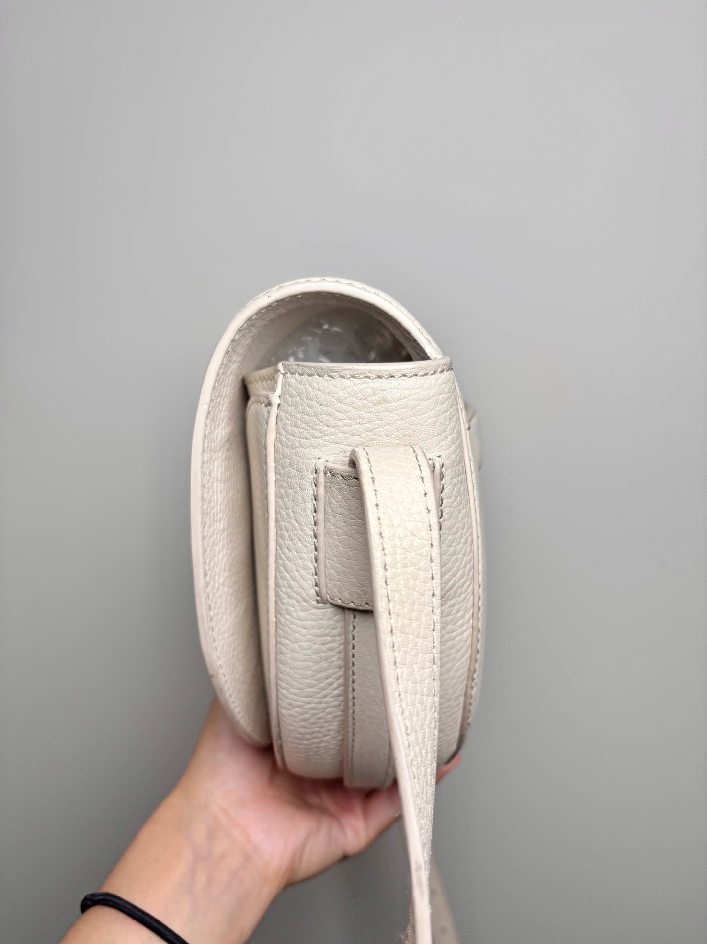 Tory Burch Solid Leather Cream Serif T Crossbody Saddlebag Purse