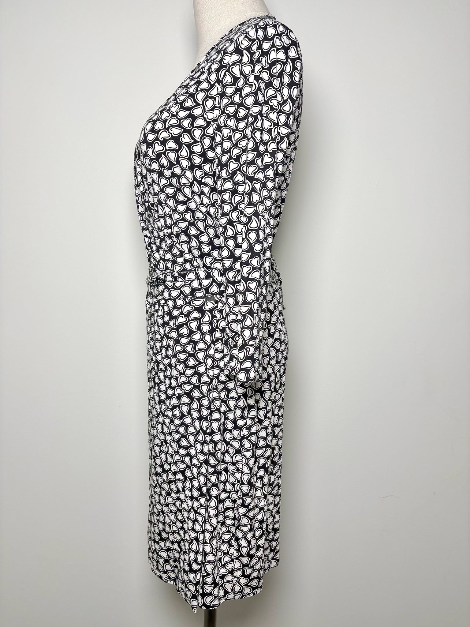 Women Size 10 Diane Von Furstenberg Black, White Hearts Not Vintage Dress Women Size 10 Diane Von Furstenberg Black, White Hearts Not Vintage Dress