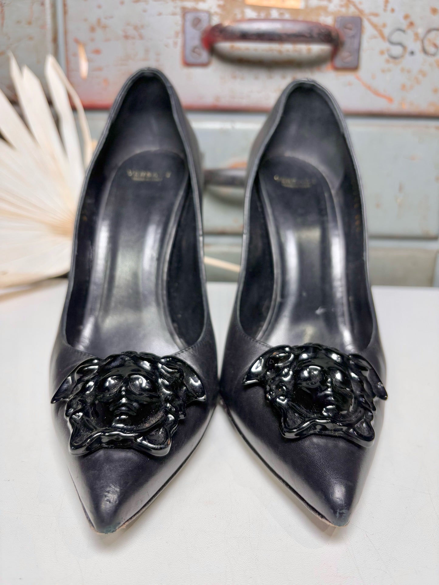 W Shoe Size 38.5 (7.5 US) Versace Black Leather Medusa Head Heels