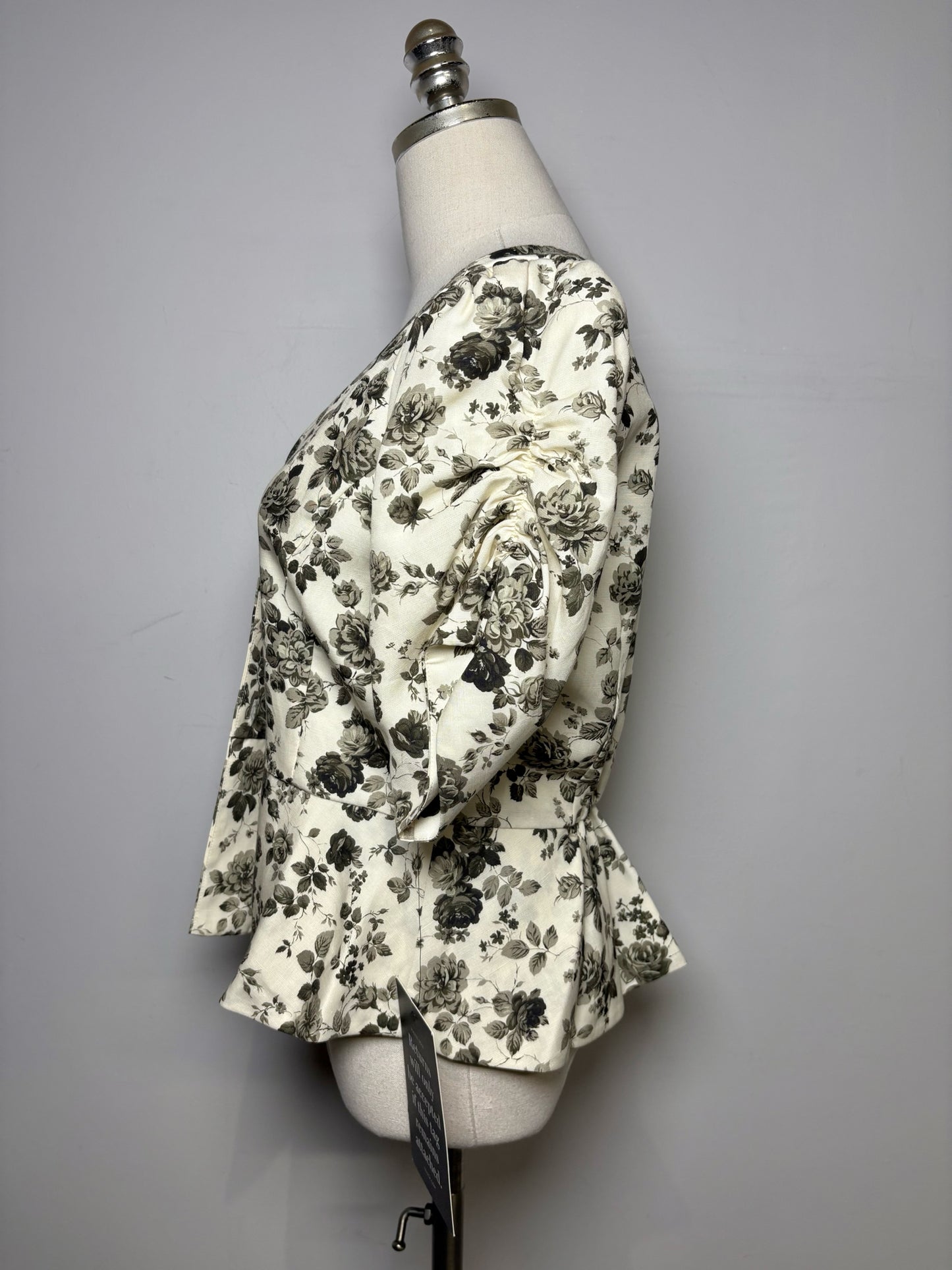 Women Size M Tuckernuck Beige Floral Print Pre-owned, NWT Jacket