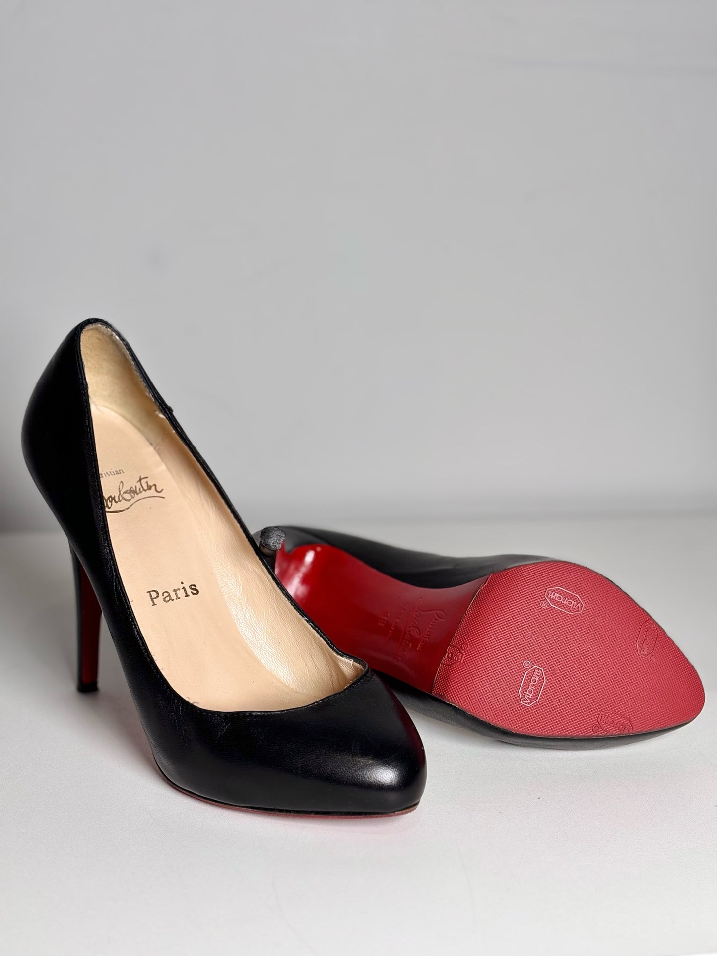 W Shoe Size 38 (8 US) Christian Louboutin Black Leather Stiletto Heel