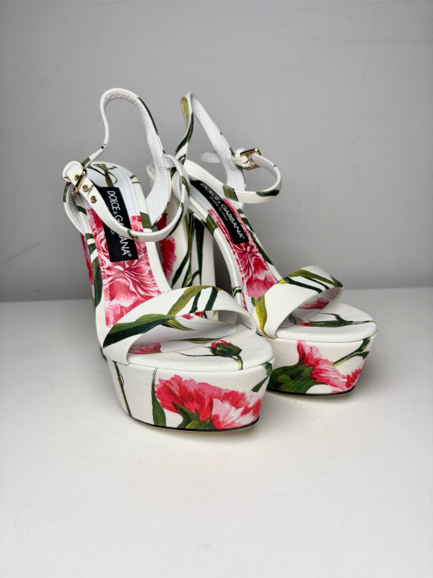 W Shoe Size 39 (8.5 - 9 US) Dolce & Gabbana White Fabric Pre-owned Heels