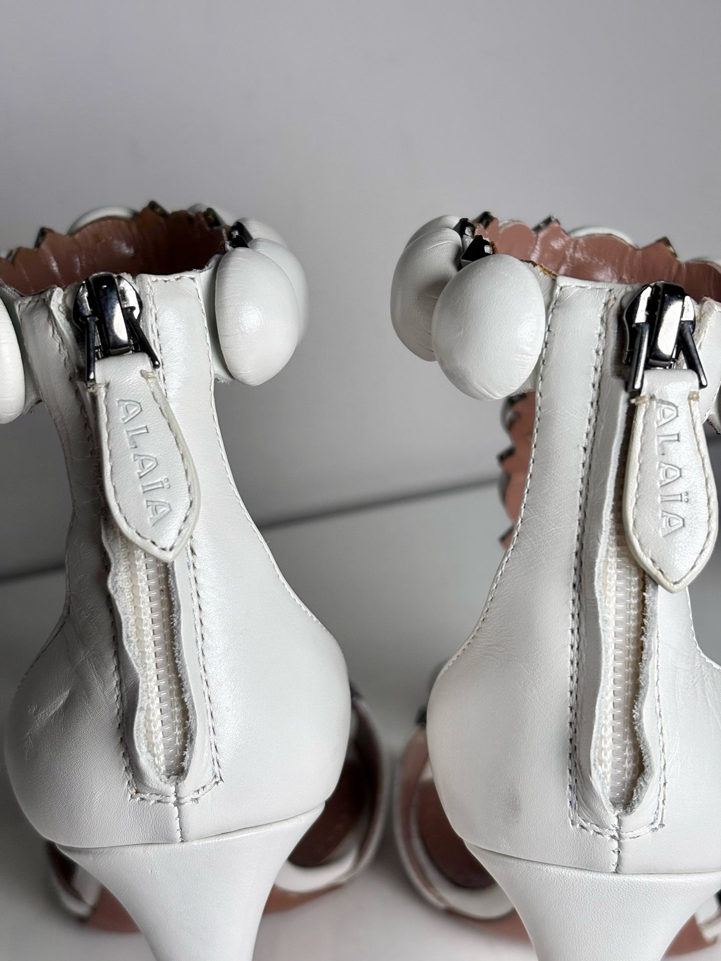 W Shoe Size 38 (8 US) Alaia La Bombe White Leather Women's Pre-owned Heels