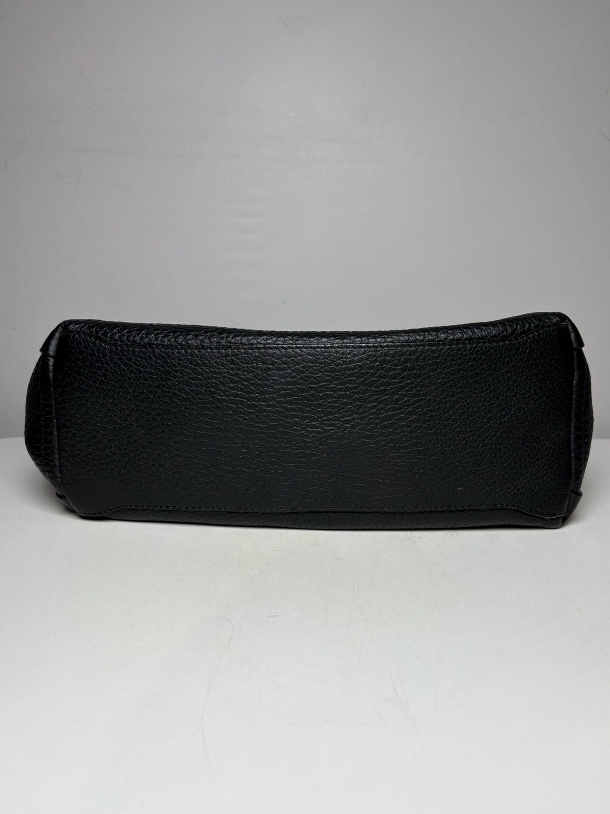 Women's Furla Capriccio Medium Black Pebbled Leather Pre-Owned Shoulder Crossbody Bag