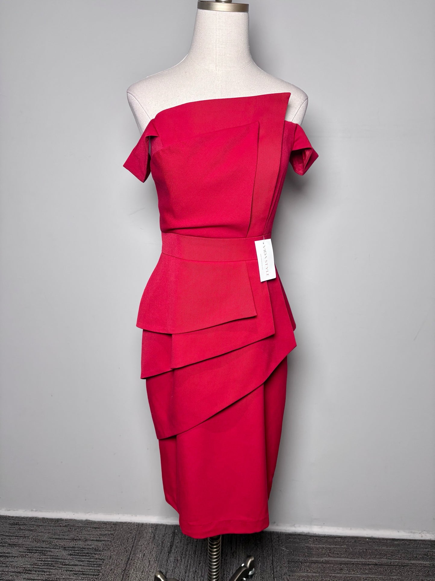 Women Size 6 Black Halo Red Solid Dress