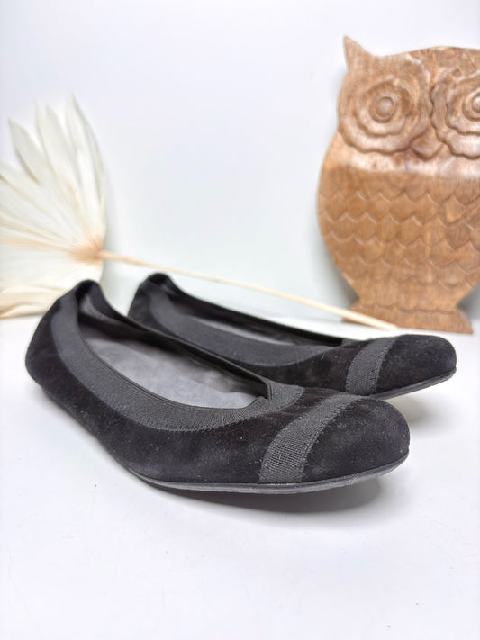 W Shoe Size 6.5 Stuart Weitzman Black Suede Pre-owned Flats