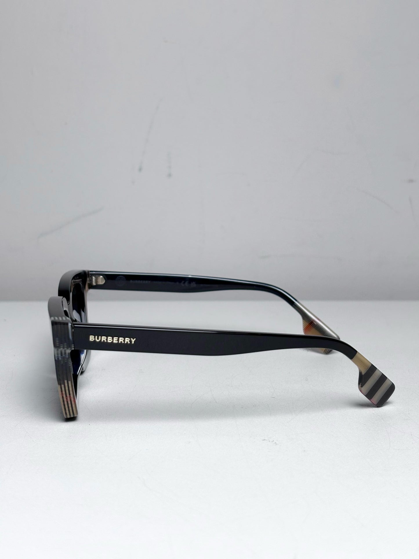 Burberry Briar B4392 U Women's Pre-owned Black Acetate Sunglasses