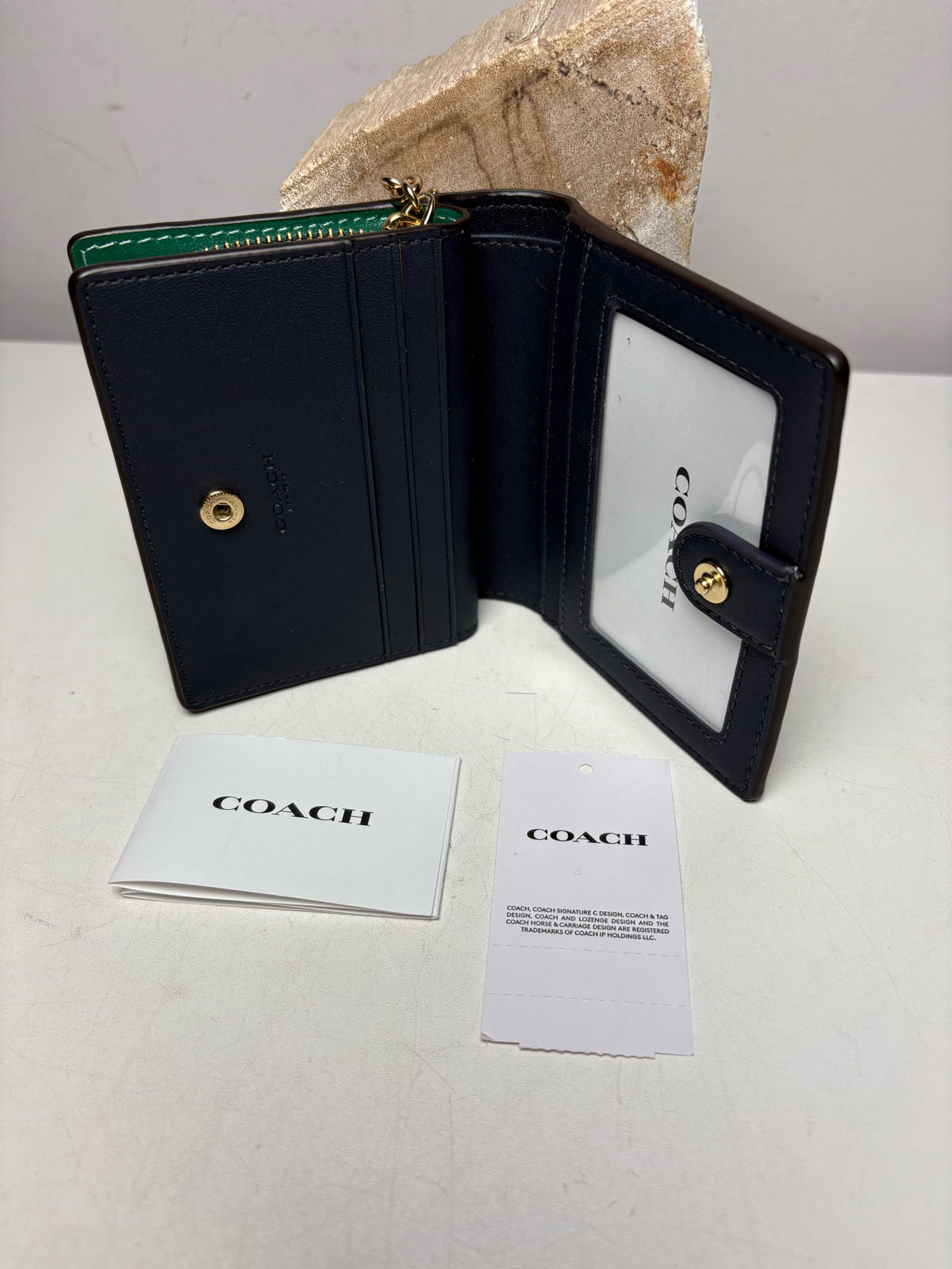 Women's Coach Emerald Jade Croc-Embossed Leather NWT Pre-Owned Bi-Fold Wallet