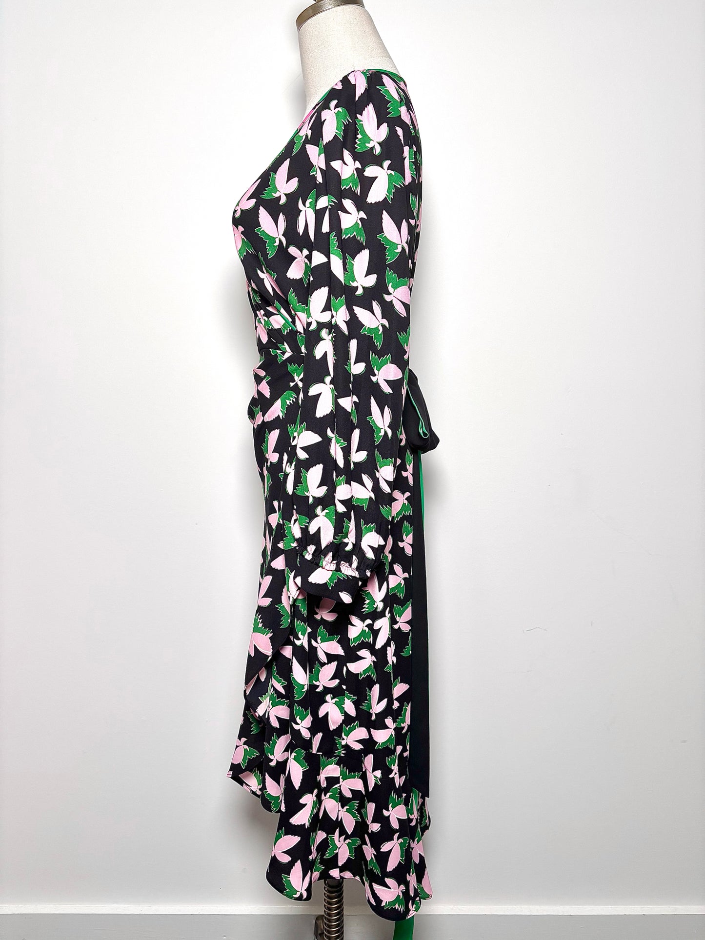 Women Size M Diane Von Furstenberg Pink, Black, Green Floral Viscose Dress