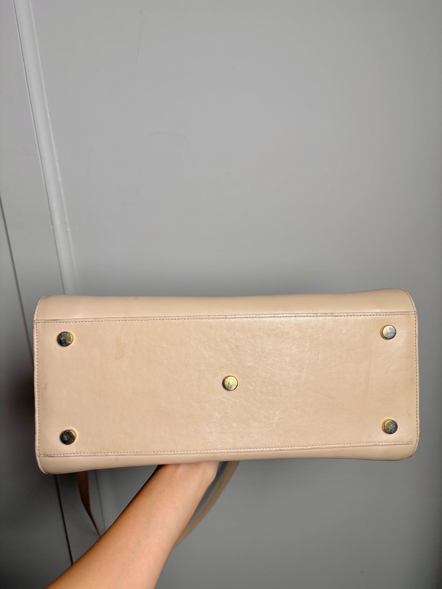 Leather "Sac De Jour" Saint Laurent Solid Cream Calfskin Medium Purse