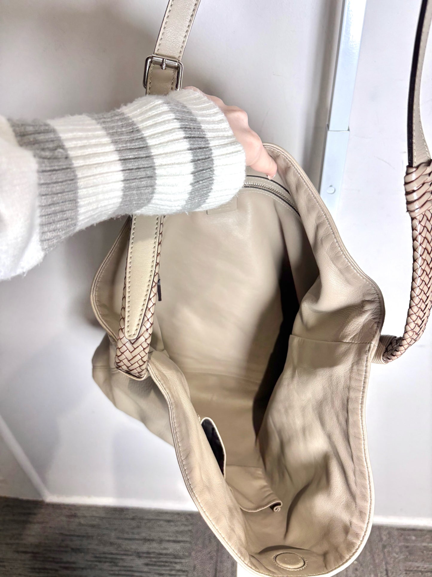 Gucci Taupe Leather Pebble Leather Men's Messenger Pre-owned Bag