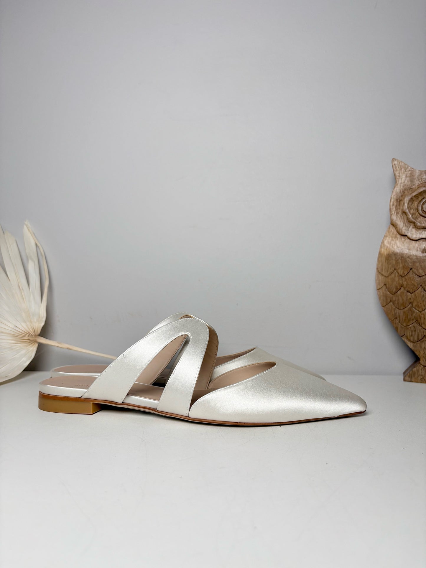 W Shoe Size 8 Stuart Weitzman Cream Satin Flats