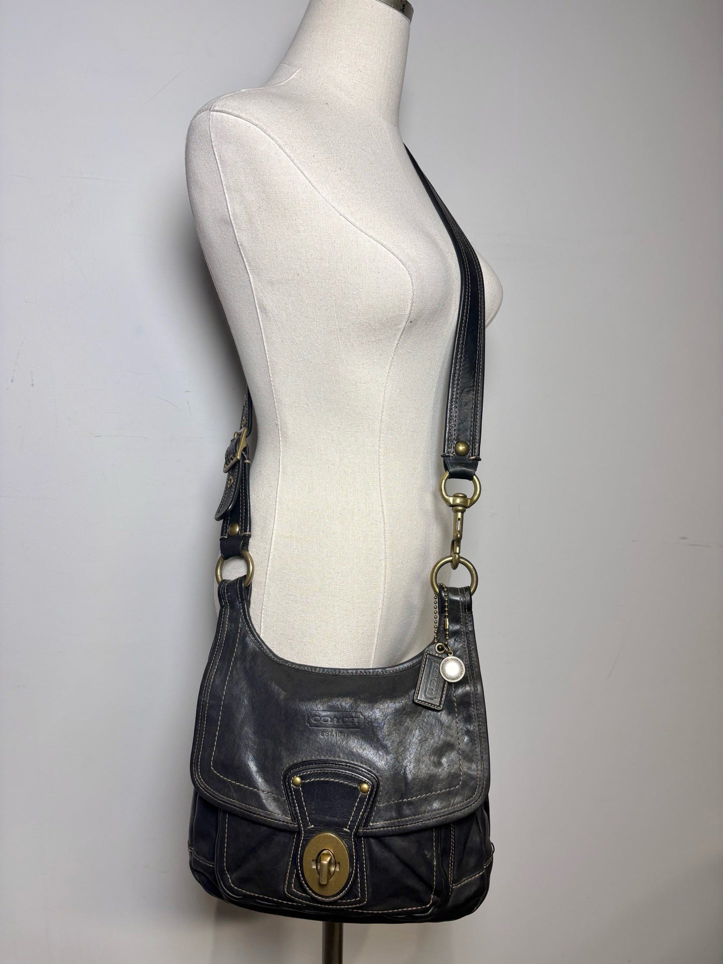 Women's Coach Solid Vintage Leather Pre-owned Black Medium Purse