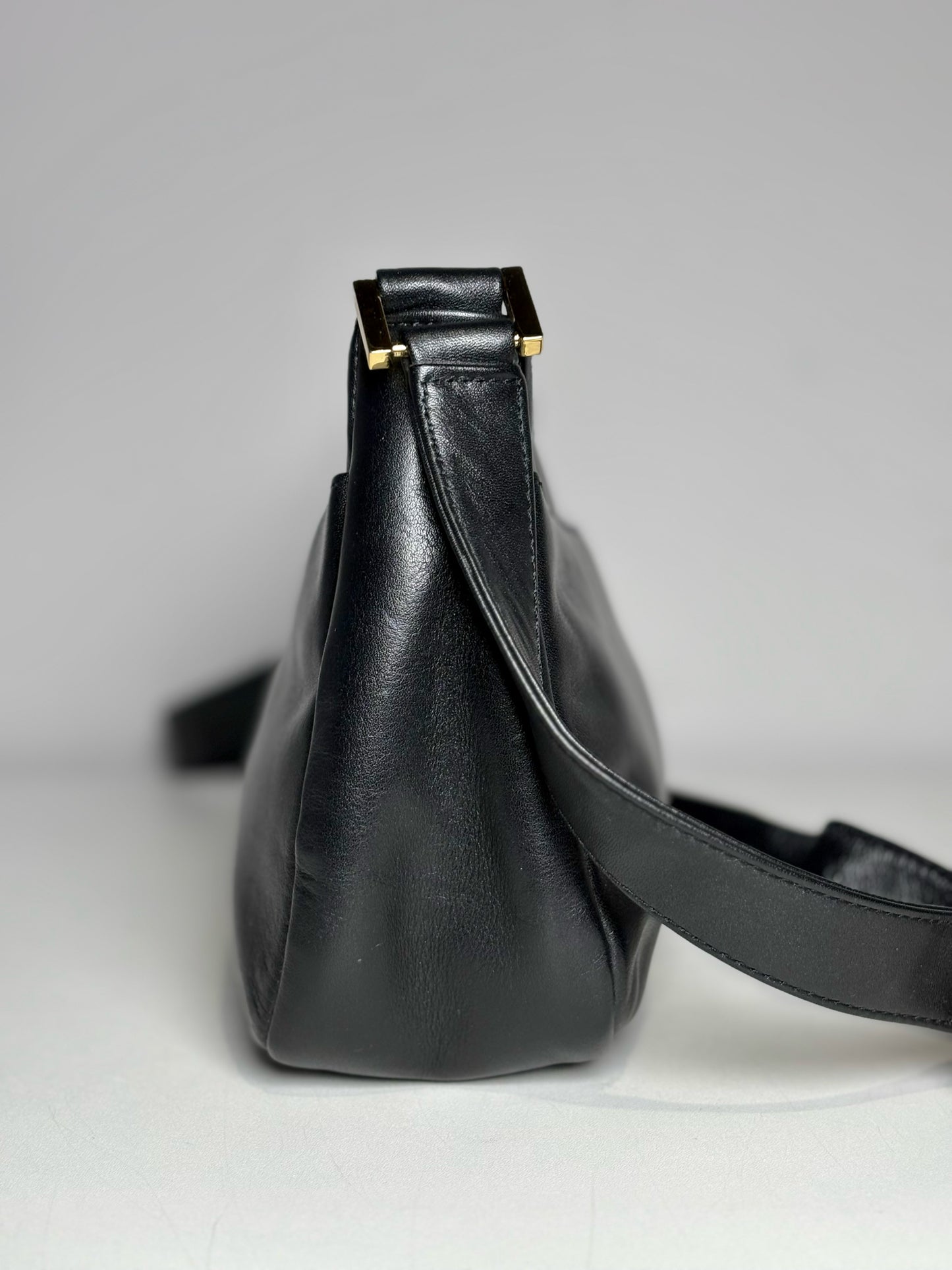 Women's Etienne Aigner Solid Vintage Leather Pre-owned Black Small Purse