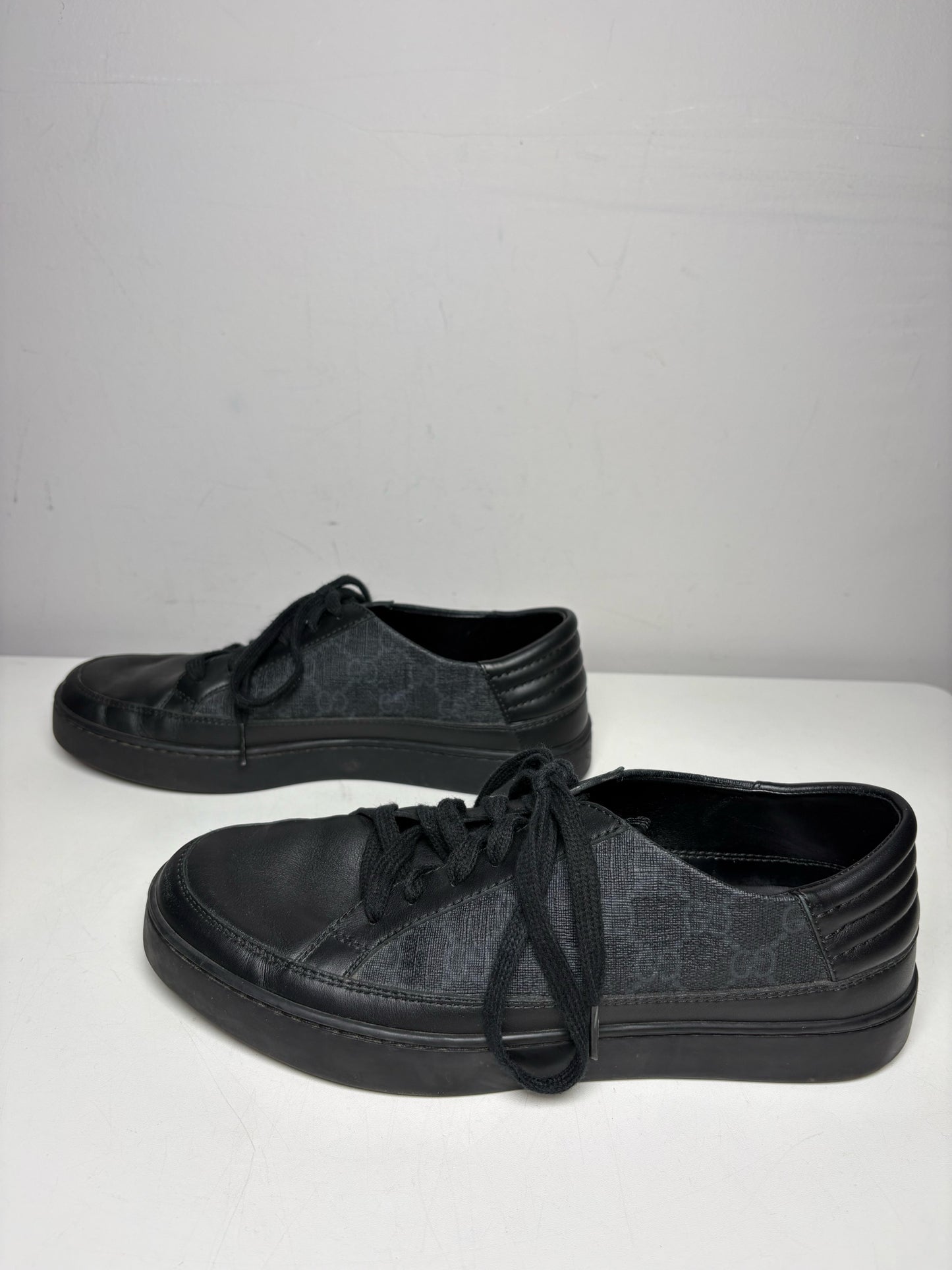 Men's Size 6.5 Authentic Gucci GG Canvas Low Grey & Black Monogram Pre-Owned Sneakers
