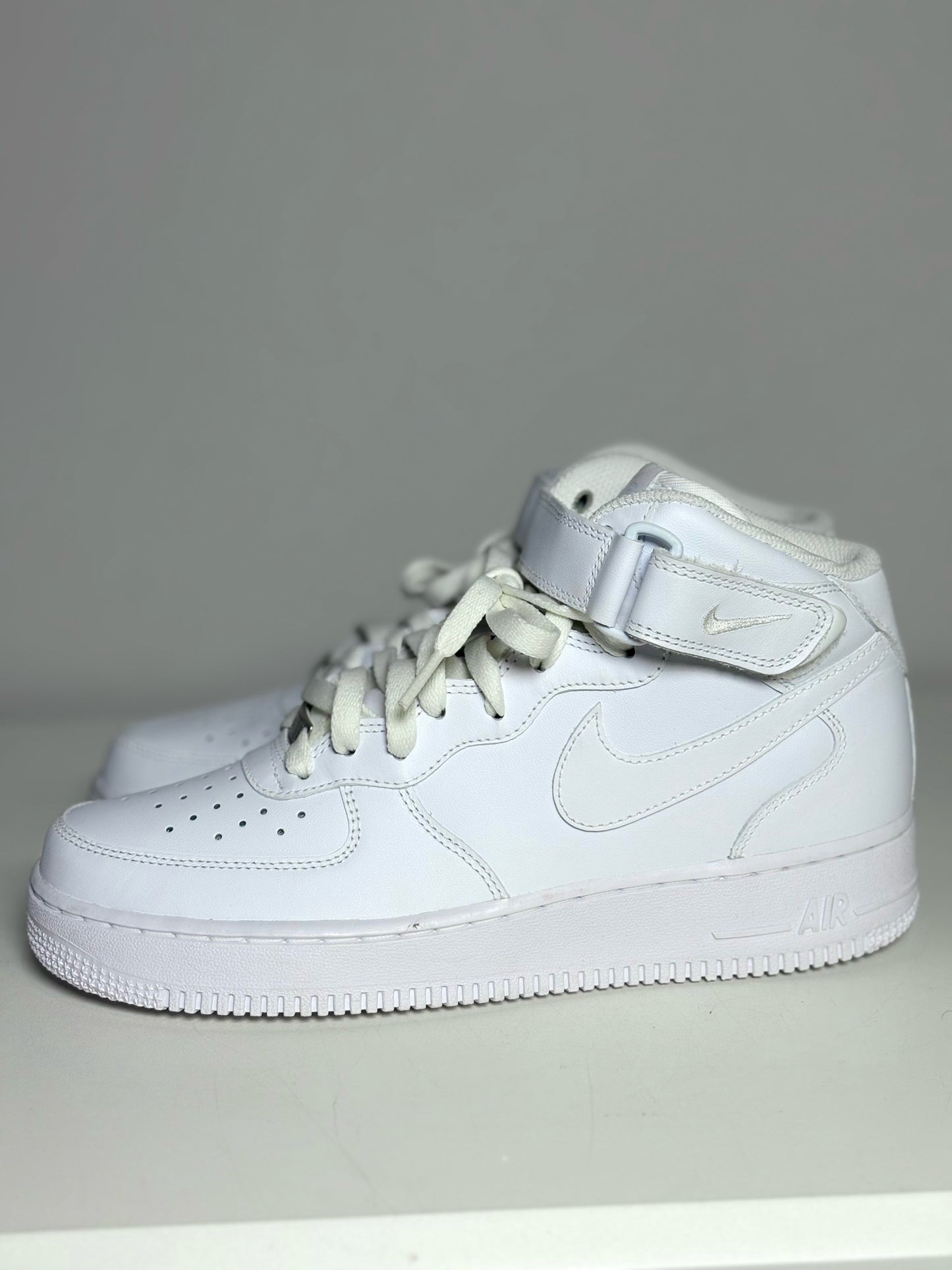 W Shoe Size 9 Nike White Leather Air Force 1 Tennis shoes