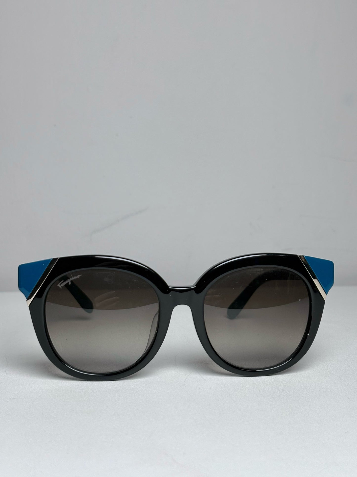 Salvatore Ferragamo Cat Eye Butterfly Pre-owned Black, Teal Sunglasses