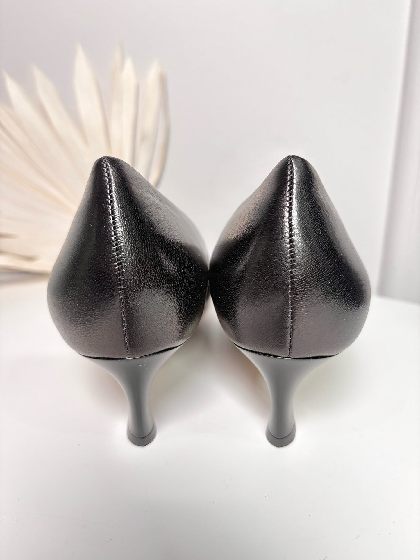 W Shoe Size 37.5 (7 US) M.M. Lafleur Black Leather Lilliana Pumps