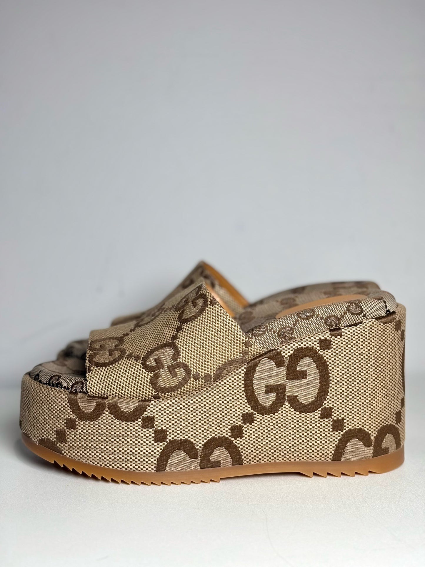 W Shoe Size 39 Gucci GG Beige, Brown Canvas Women's Pre-owned Wedge Slides