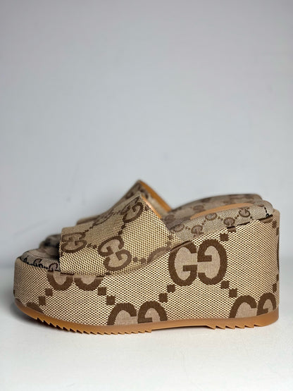 W Shoe Size 39 Gucci GG Beige, Brown Canvas Women's Pre-owned Wedge Slides