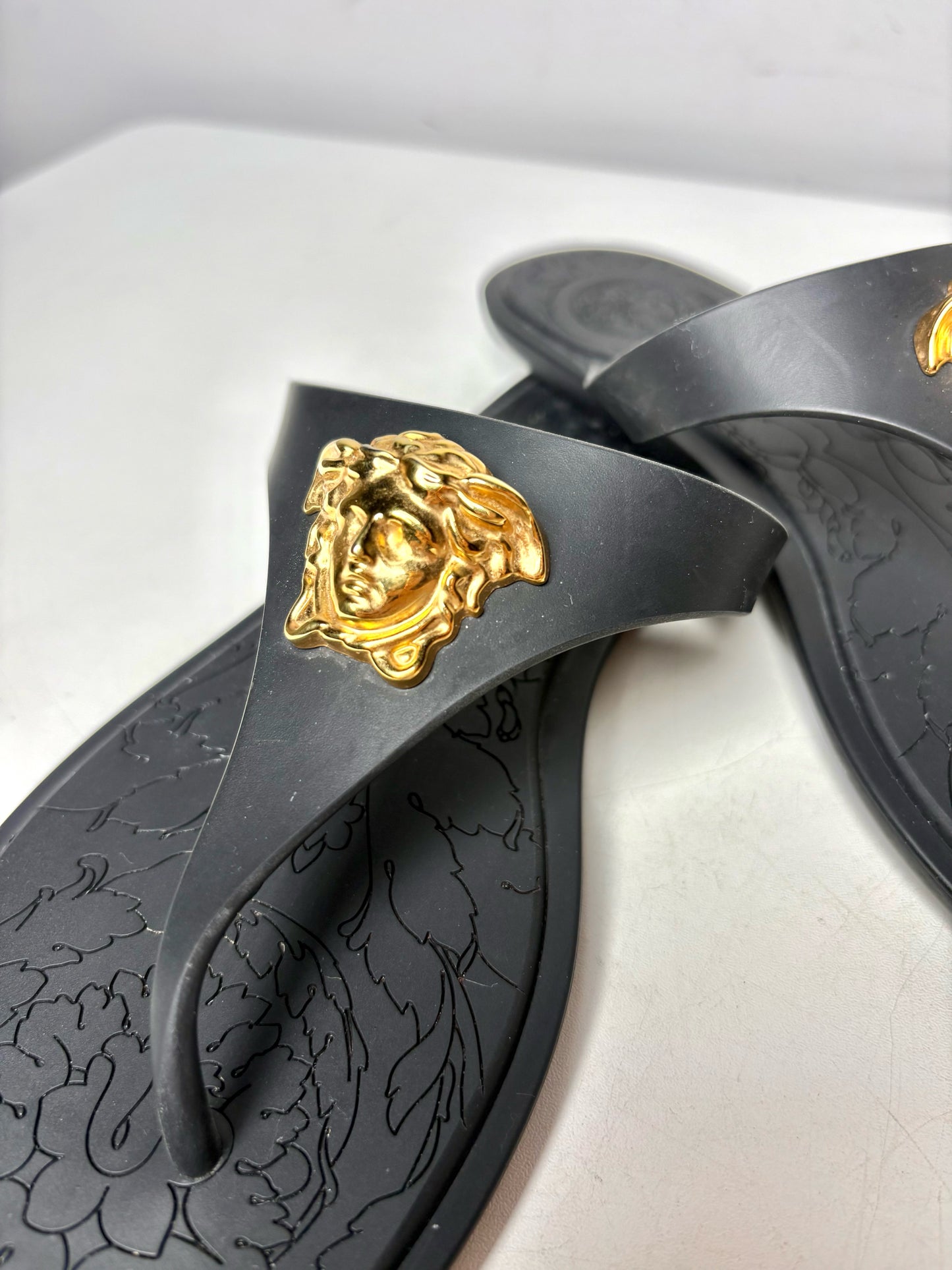 W Shoe Size 37 (6.5) Versace Black TPU Pre-owned Sandals