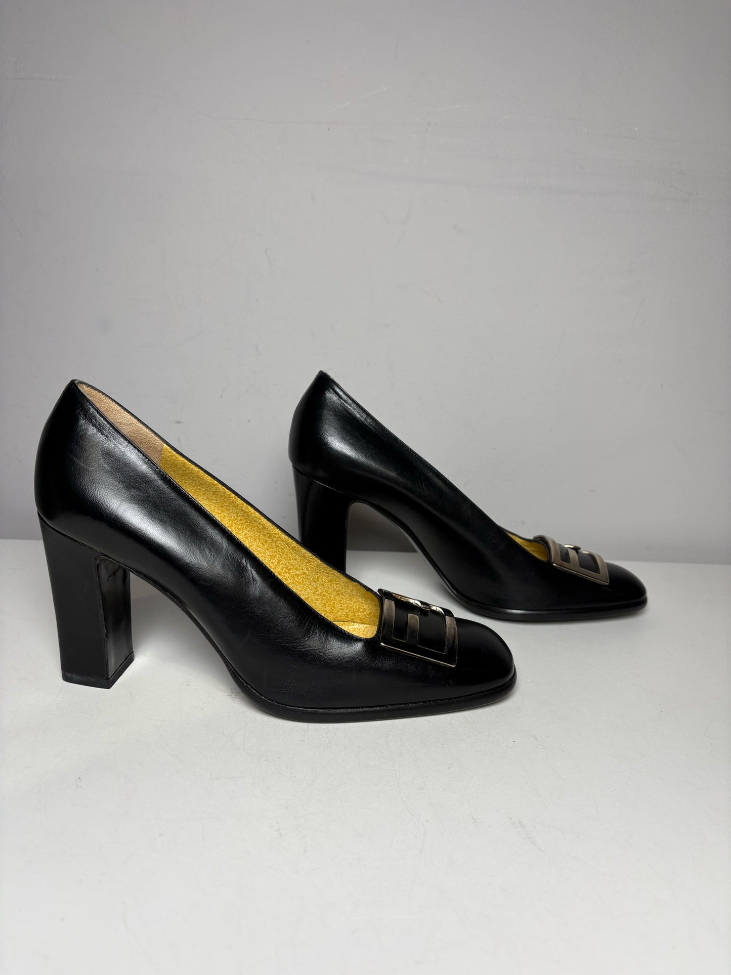 Women's Shoe Size 7.5 Fendi Black Leather Vintage Authentic Pre-Owned Heels