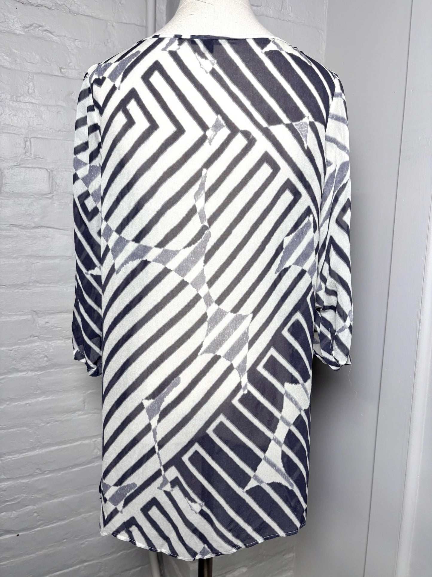 Women Size M Theory White, Gray Stripe Silk Blouse