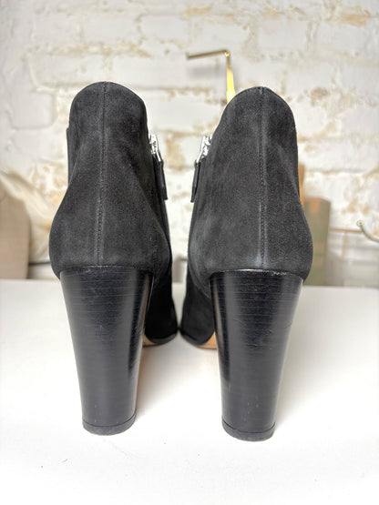 W Shoe Size 40 (10, US) Manolo Blahnik Black Suede Pre-owned Ankle Boots