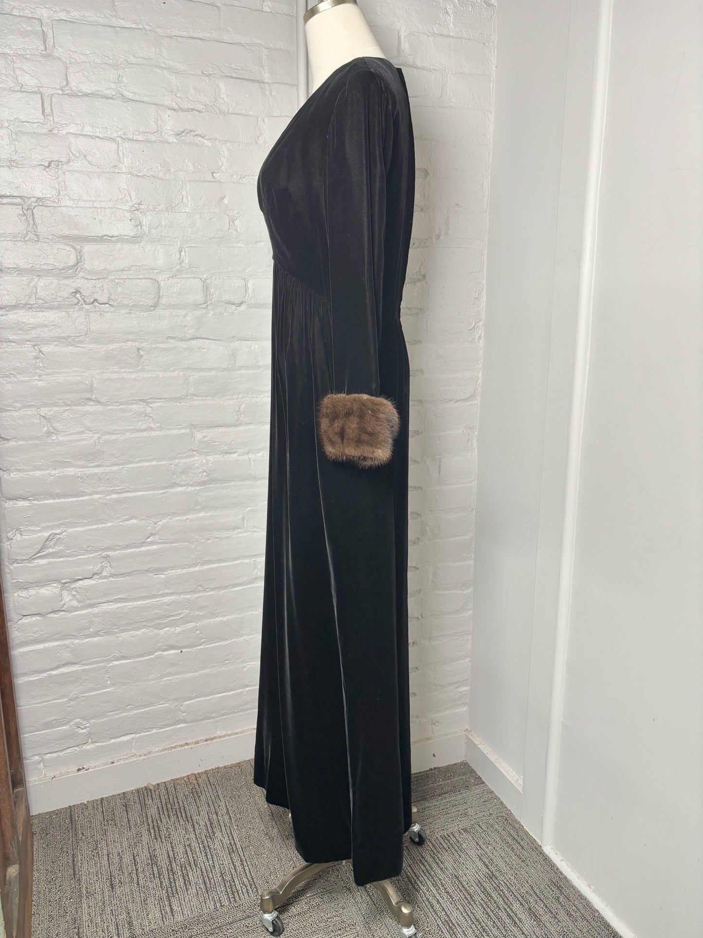 Women Size S (Estimate) No Label Black Solid Vintage Gown