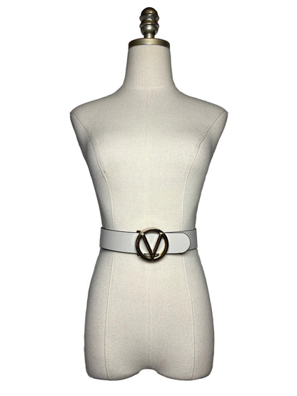 Mannequin with a white belt and gold "V" buckle