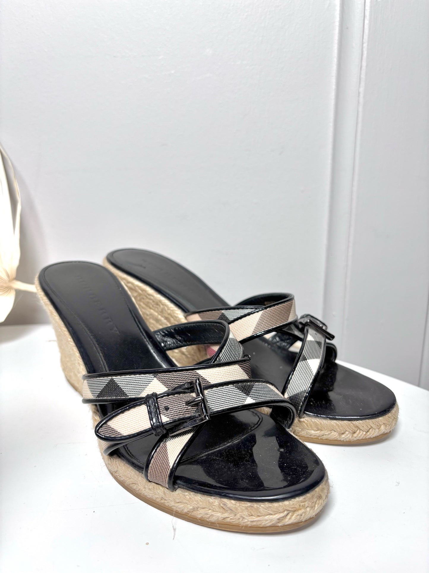 W Shoe Size 39 (8.5 US) Burberry Black Nova Check Canvas Jute Wedge